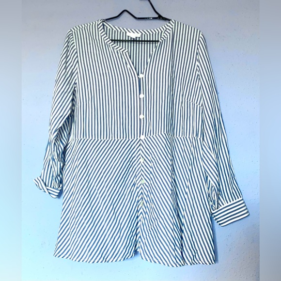 Women’s J.jill blue and white button down M petite - Picture 3 of 9